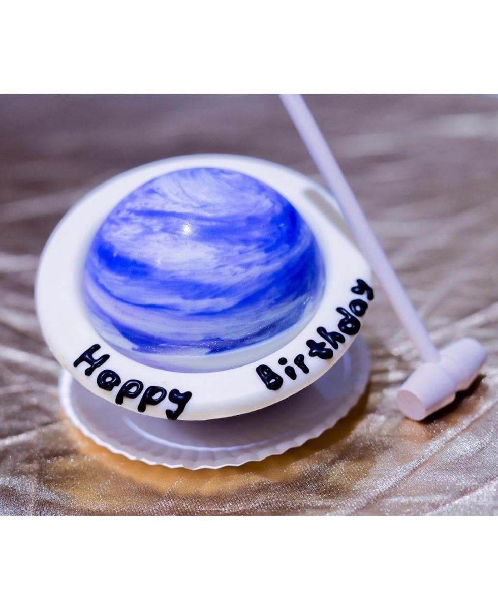 Galaxy Purple Planet Cake