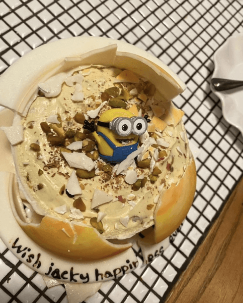 Minions Surprise Cake