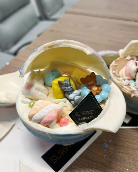 Tom and Jerry Surprise Cake